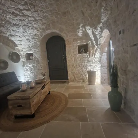 Guest house Trulli Aura Bianca 3*