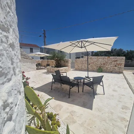 Trulli Aura Bianca Guest house 3*