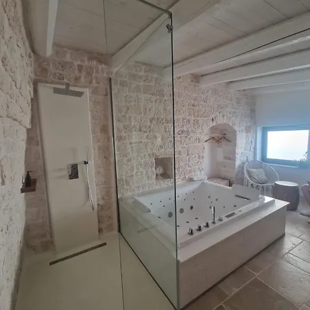 Guest house Trulli Aura Bianca 3*