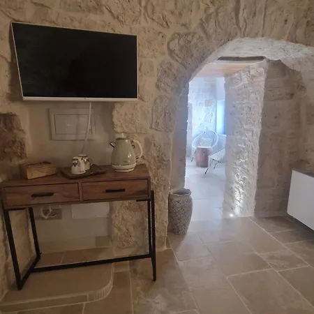 Trulli Aura Bianca Guest house 3*
